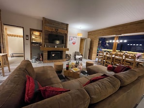Smart TV, fireplace, DVD player, video library