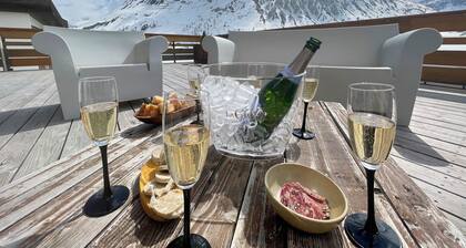 12-person chalet with lake view