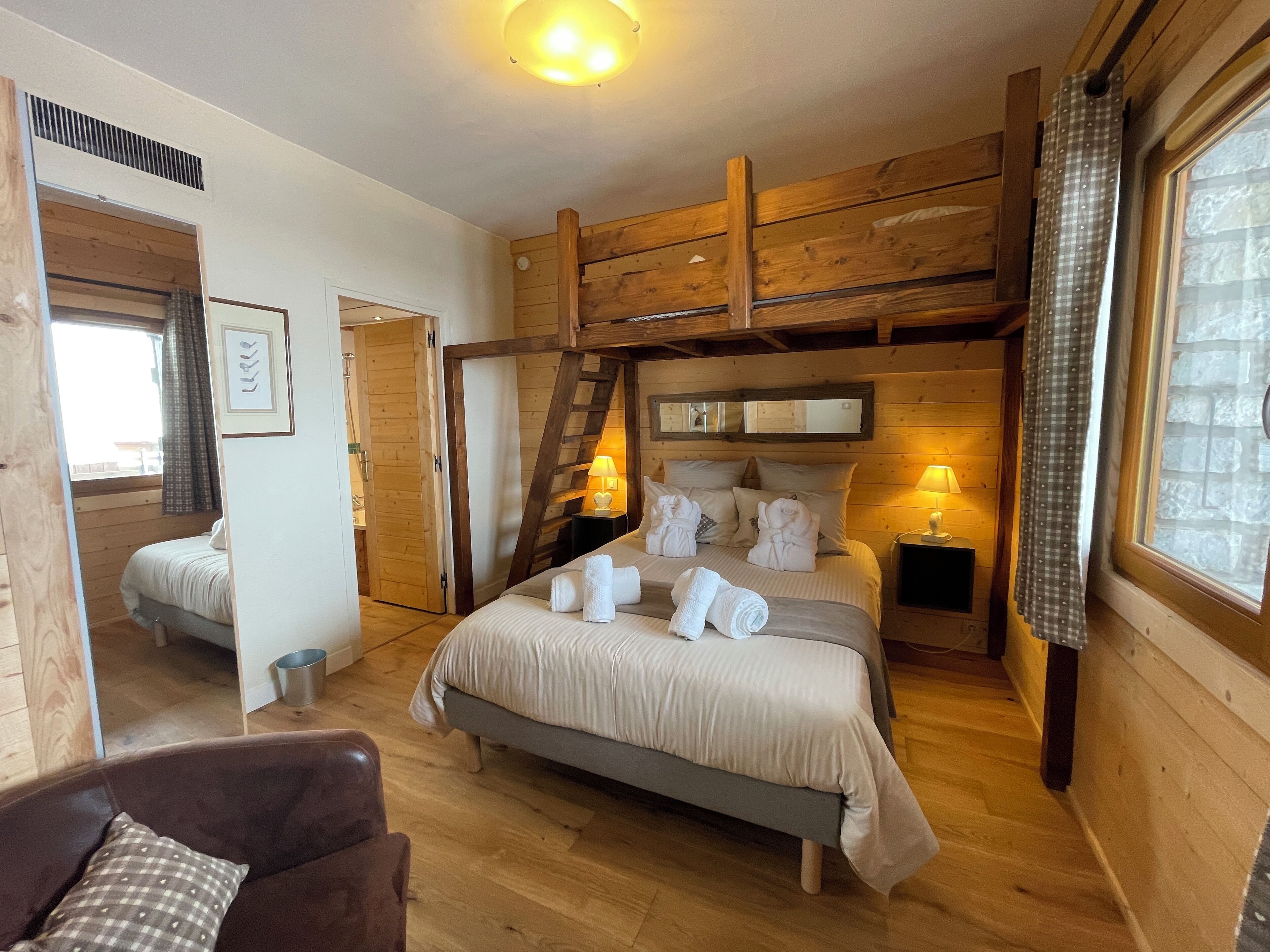 4 slaapkamers, een strijkplank/strijkijzer, reisbedje, wifi