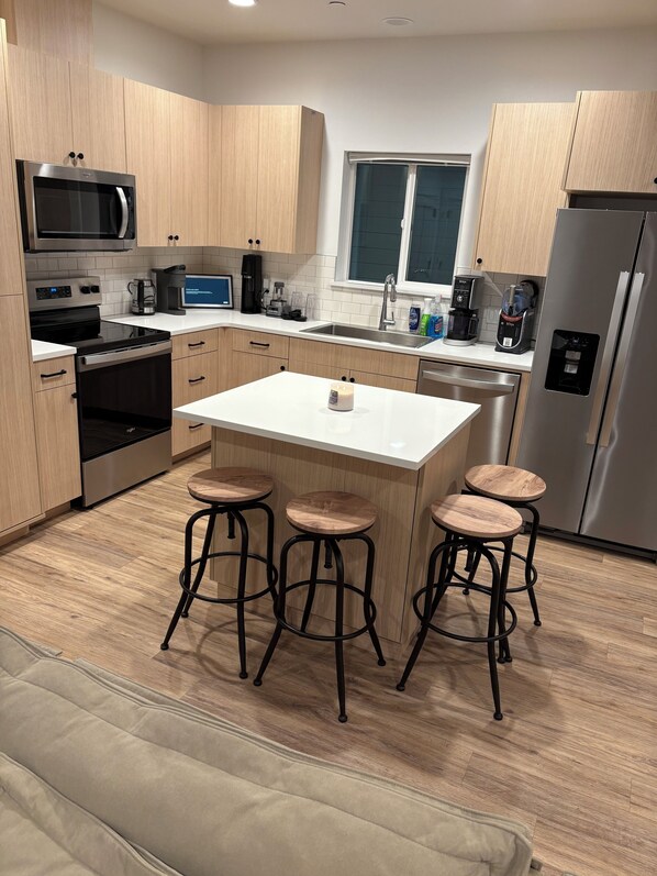 ميكروويف، فرن، موقد طهي مسطح، غسالة أطباق