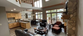 Lakefront Lodge - spacious-luxurious