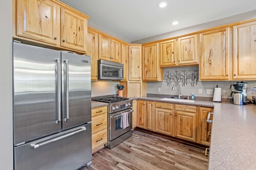 Big Sandy Lodge and Resort Lakefront Lodge - spacious-luxurious