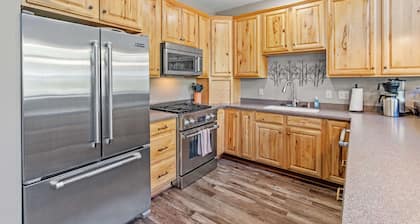 Big Sandy Lodge and Resort Lakefront Lodge - spacious-luxurious