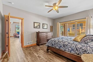 5 bedrooms, iron/ironing board, free WiFi, bed sheets