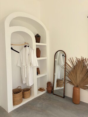 Free minibar items, desk, laptop workspace, soundproofing - LaLaLand Retreat Phú Quý (Phu Quy)