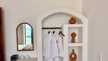 Ocean Lagoon | Free minibar items, desk, laptop workspace, soundproofing