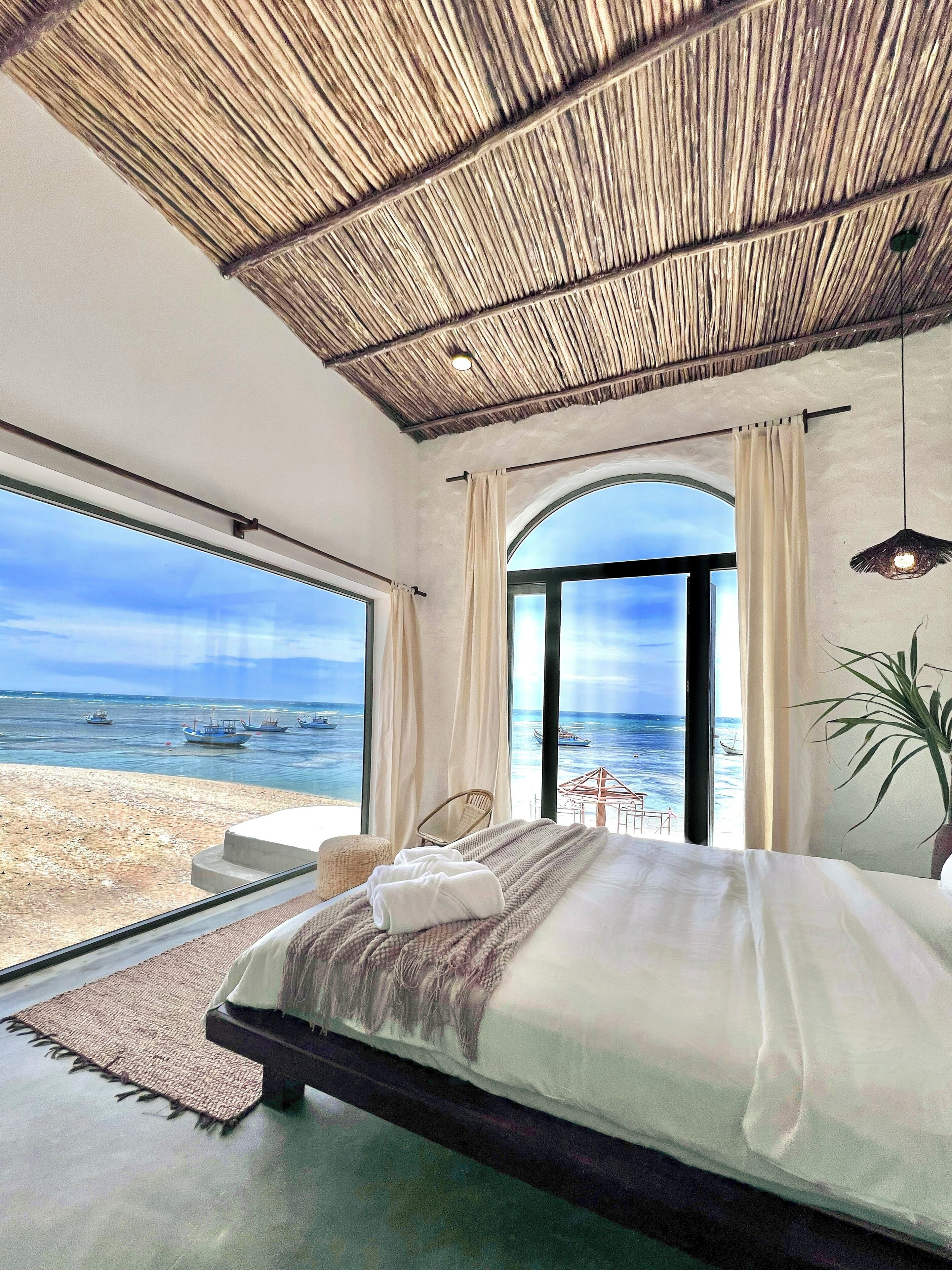 Sunset Lagoon | Free minibar items, desk, laptop workspace, soundproofing