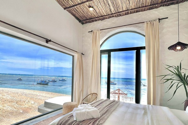 Sunset Lagoon | Minibar (some free items), desk, laptop workspace, soundproofing