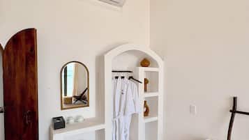 Ocean Lagoon | Free minibar items, desk, laptop workspace, soundproofing