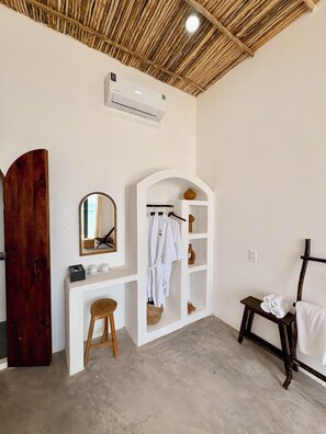 Quarto casal luxo, vista para o mar | Escrivaninha, espaço de trabalho para notebook, quartos à prova de som