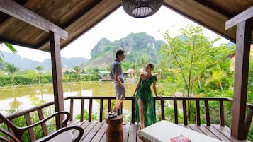 Luxury Suite, Lake View | Terrace/patio