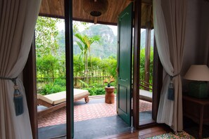 Chambre familiale double, vue sur la montagne | Terrasse/patio