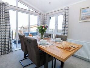 Cottage | Dining - Sandy Snug (Norwich)