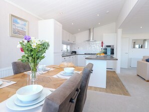 Cottage | Dining - Sandy Snug (Norwich)