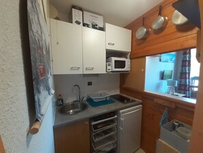 Fridge, microwave, coffee/tea maker, toaster