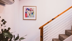 A staircase with a wooden handrail and carpeted steps leading to a landing. - Way Out Wandi - Country charm in historic Wandiligong (Wandiligong)