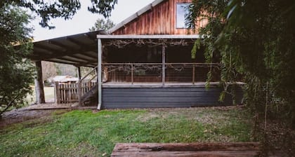 Way Out Wandi - Country charm in historic Wandiligong