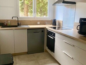 Fridge, dishwasher, coffee/tea maker, toaster - très bel F3 avec balcon (Amélie-les-Bains-Palalda)