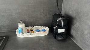 Kaffee und/oder Kaffeemaschine