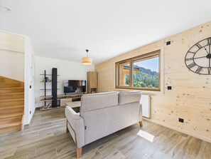 TV - Les Gets - Appartement neuf situé aux Perrières (Les Gets)