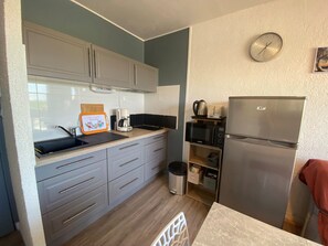 Fridge, microwave