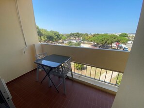 Outdoor dining - Studio 20m², pet-friendly in Balaruc-les-Bains (Balaruc-les-Bains)