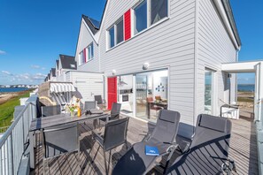 Outdoor dining - Modern "Baltic Side" vacation apartment with sea view, balcony and exclusive furnishings. (Kappeln)