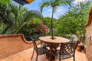 屋外ダイニングエリア