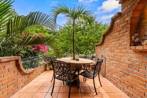 屋外ダイニングエリア