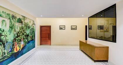 Super Townhouse Chandpole Metro Station