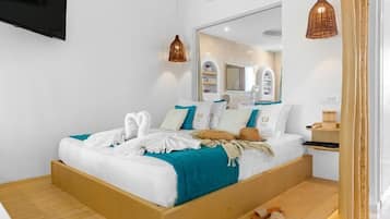 Signature Suite | Iron/ironing board, free WiFi