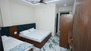 7 bedrooms, WiFi - Shri Bala ji Dham Hotel in Mathura (Mathura)
