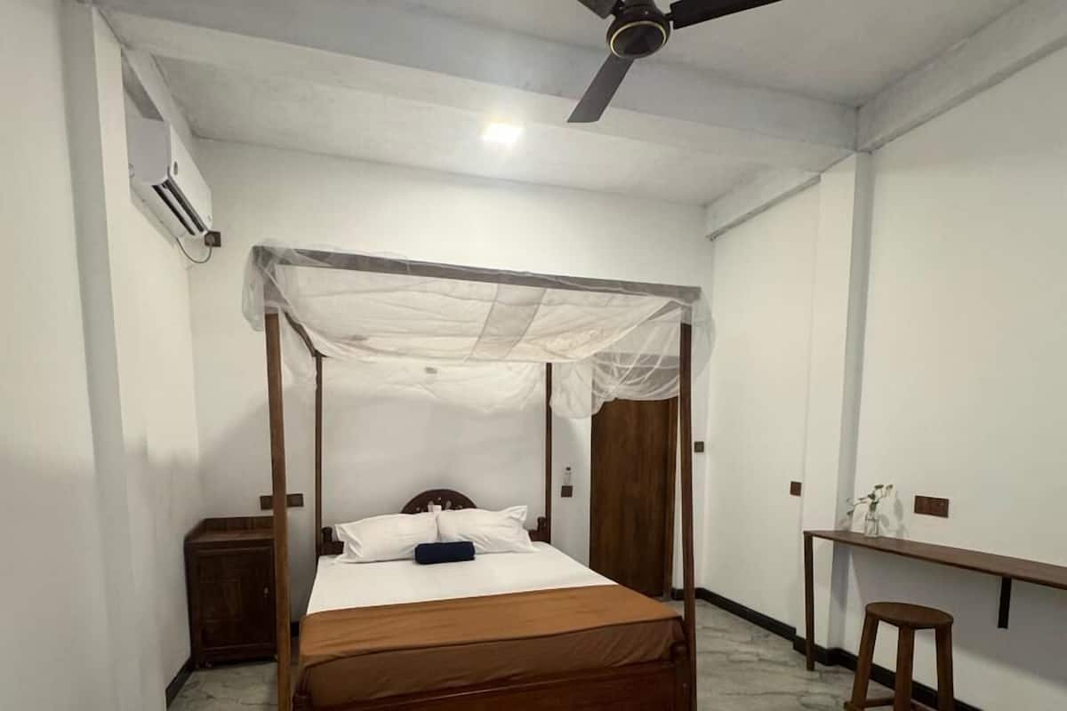 Shower, towels, soap, shampoo