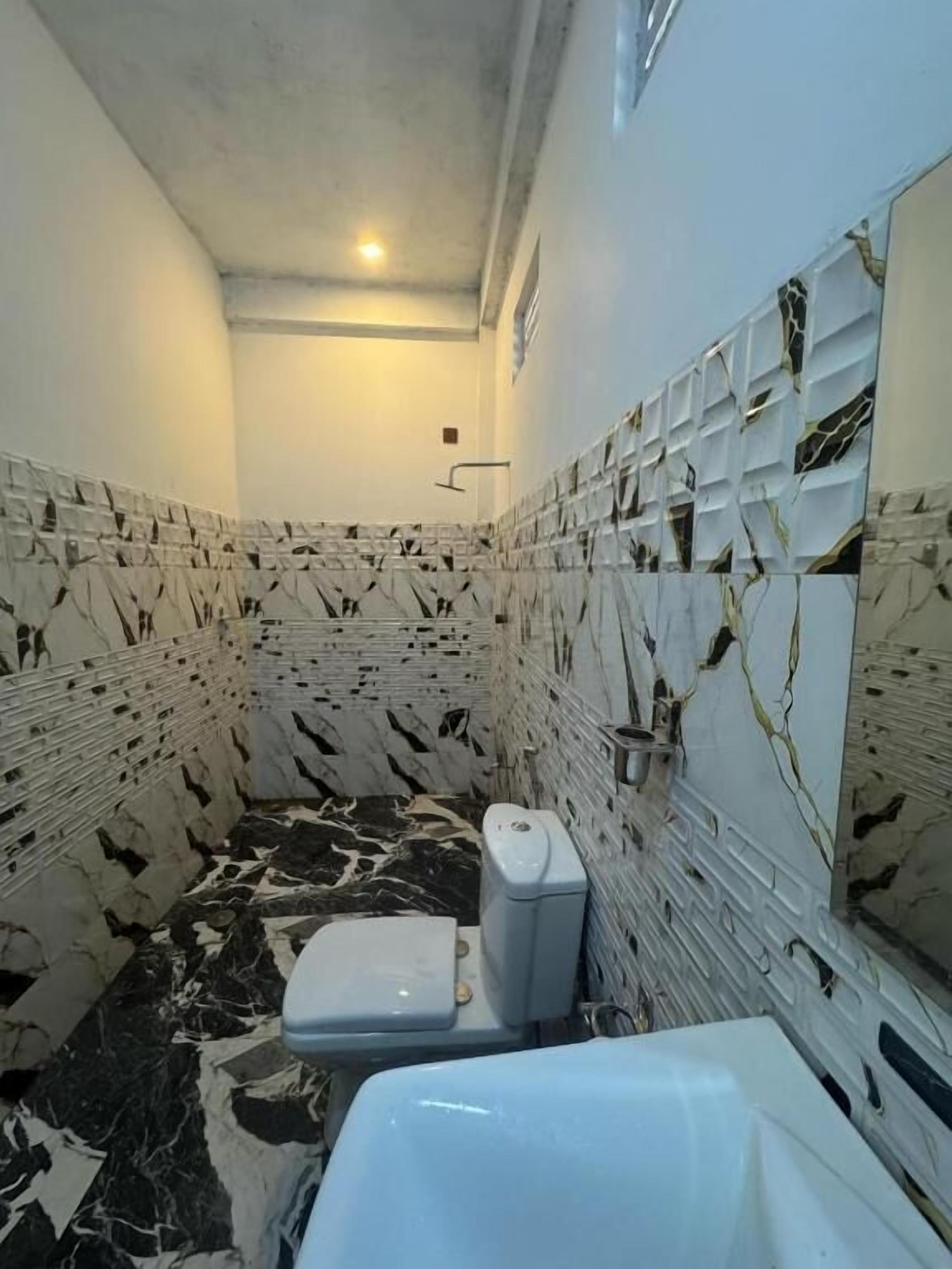 Shower, towels, soap, shampoo