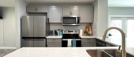 ميكروويف، فرن، موقد طهي مسطح، غسالة أطباق