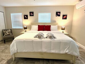 4 bedrooms, iron/ironing board, WiFi, bed sheets - Fun & Relax Home-Melbourne 6 Bed/2Bath 10 Sleeps (Melbourne)