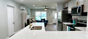 Fun & Relax Home-Melbourne 6 Bed/2Bath 10 Sleeps