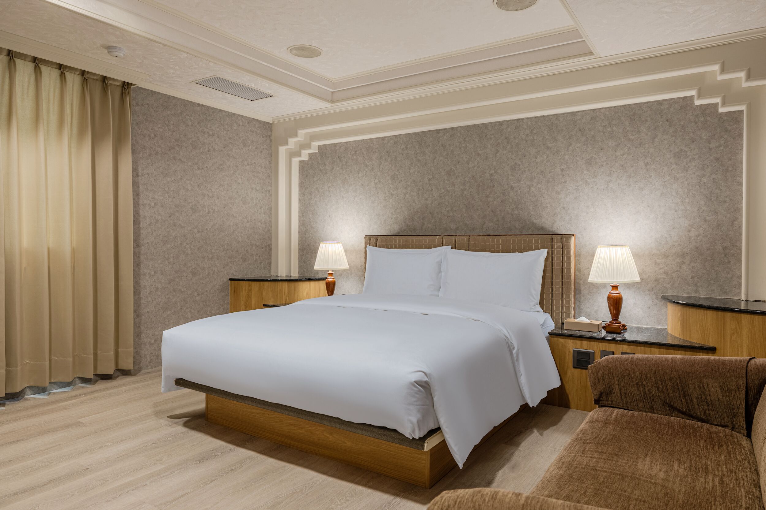 Cortinas blackout, tabla de planchar con plancha y wifi gratis 