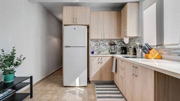 Microwave, coffee/tea maker, cookware/dishes/utensils