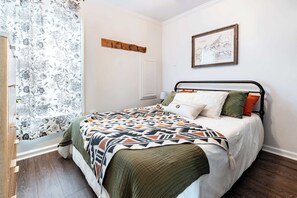 1 bedroom, iron/ironing board, WiFi, bed sheets