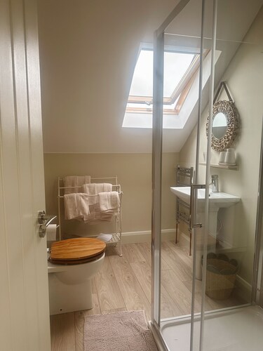 Roe Valley Getaways
Modern Studio with en-suite