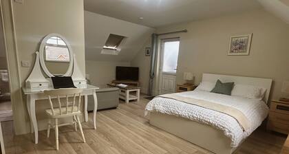 Roe Valley Getaways
Modern Studio with en-suite