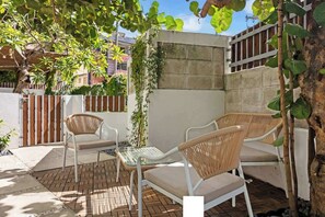 Terrace/patio - In Condado Beach | Beautiful Pool With Tanning Bed (San Juan)