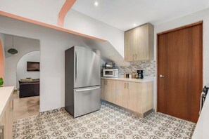 Fridge, microwave, oven, stovetop - In Condado Beach | Beautiful Pool With Tanning Bed (San Juan)