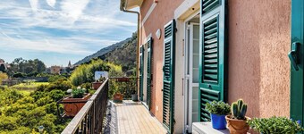 Villa Teresa a stone's throw from Finalborgo