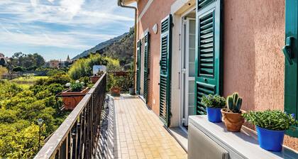 Villa Teresa a stone's throw from Finalborgo