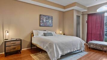 4 habitaciones, tabla de planchar con plancha, wifi y ropa de cama