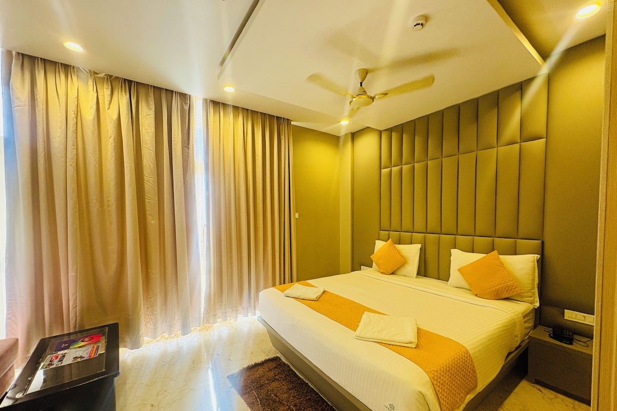 Superior Double Room, City View