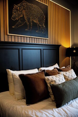 4 bedrooms, desk, iron/ironing board, WiFi