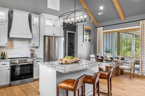 Fridge, microwave, oven, stovetop - Luxury Cabin, Sleeps 12・Pool, Hot Tub + Family Fun (Sevierville)